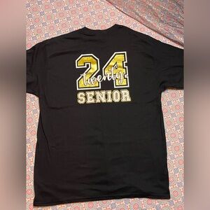 🌟❣️4/$10❣️🌟Gildan Sz Large black tee w/2024 SENIORS on back